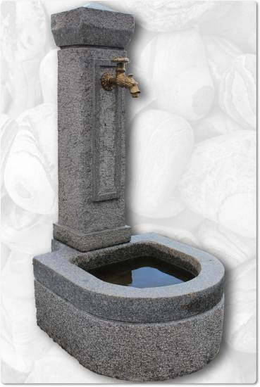 Das ist ein teilpolierter Brunnen, den es als Umlaufbrunnen und als Brunnen für den Direktanschluß gibt.